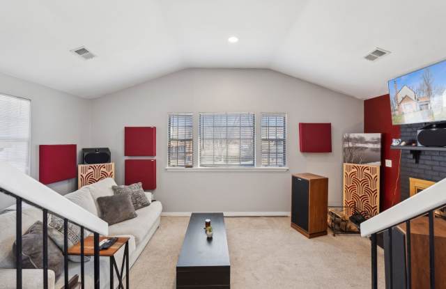Beautifully renovated end-unit home on nearly an acre! Gallery 4