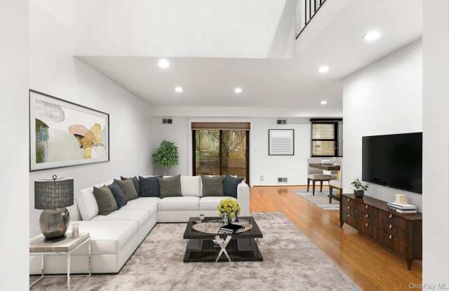 15 Pond Path Gallery 4