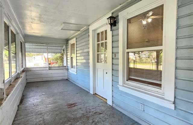 2441 E MAGNOLIA Street Gallery 3