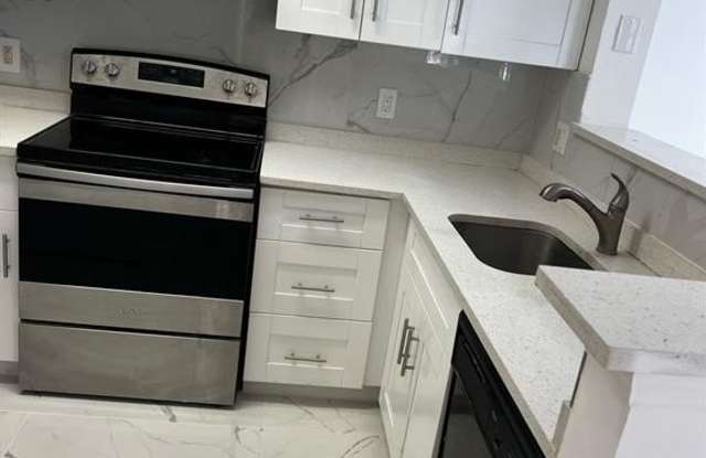 5011 Wiles Rd photos photos