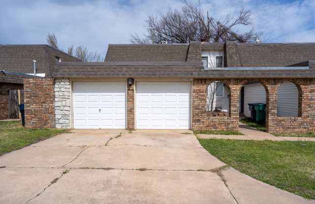 Spacious Backyard, 2 Car Garage, Close to NW Expressway! photos photos