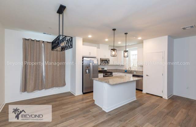 OTAY MESA !!!TRI LEVEL PERFECTION 2 BED/2.5 BATH TOWNHOME W/ PRIVATE ACCESS GARAGE!!! PET FRIENDLY!!! photos photos