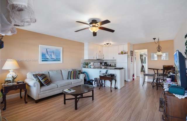 1000 SW 11th Ave photos photos