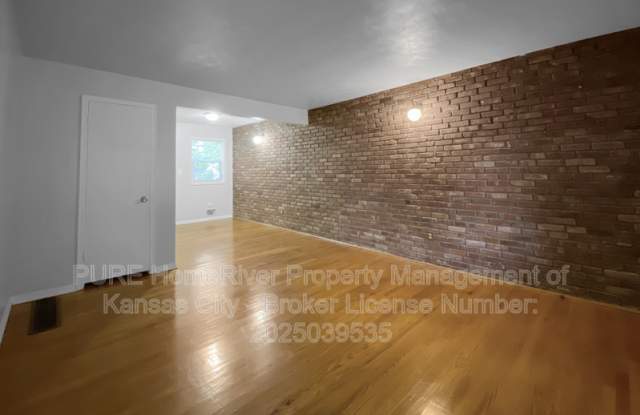 1417 N Main St Gallery 4