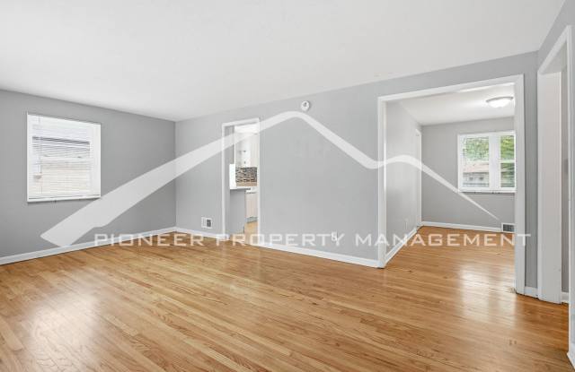 Spacious Home with Washer/Dryer and Fenced Yard Gallery 4