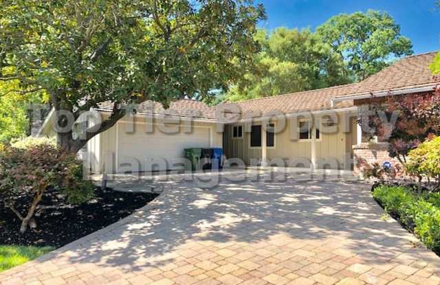 Very nice 4 Bed/3 Bath/2,145 Sqft House in West Danville available 6/15 for Lease! photos photos