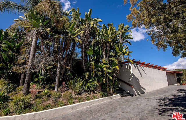 8405 Edwin Dr Gallery 2