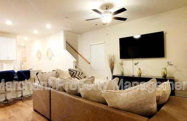 964 Yarn Way photos photos