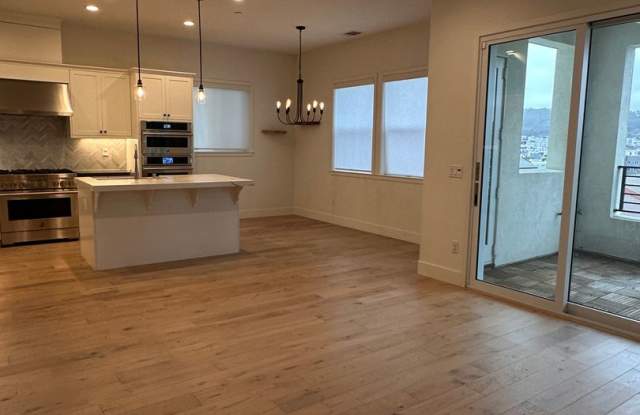 Modern 4BR / 4.5BA Four-Story Home with City Views Gallery 3