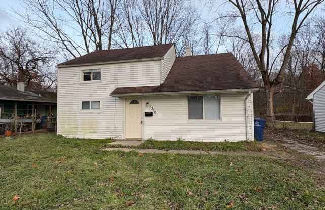 Spacious 4 Bedroom, 1 Bathroom Single Family Home photos photos