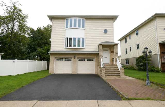 839 Walnut St. photos photos