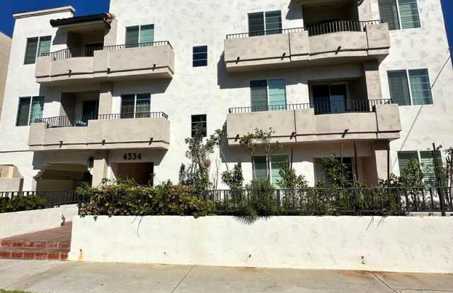 Prime Sherman Oaks Living – Remodeled Rare Ground Level Spacious  3 Bed / 3.5 Bath Gallery 1