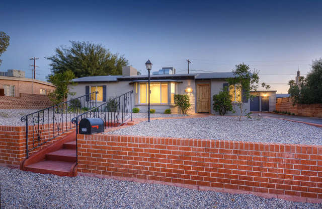 PRE-LEASE FOR AUGUST 2026 - Gorgeous home in Sam Hughes - 2434 East 9th Street, Tucson, AZ 85719