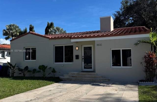 3021 SW 2nd Ave photos photos