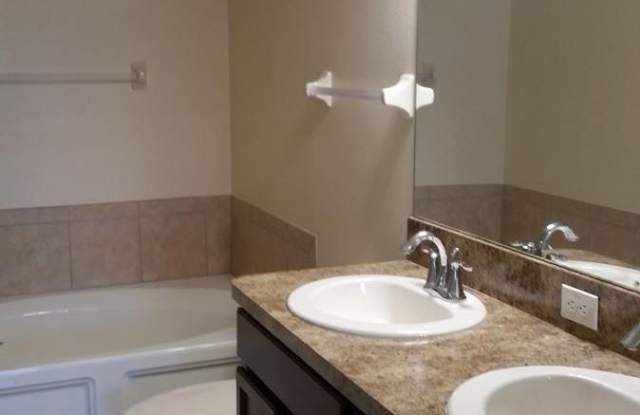 9533 Trumpet Vine Loop Gallery 2