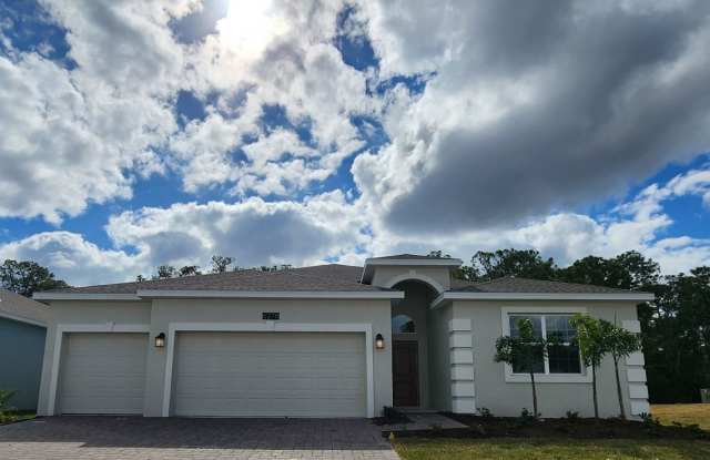 Beautiful Like New One Story Pine Glen Home with Solar Panels for Energy Efficiency & Three Car Garage photos photos