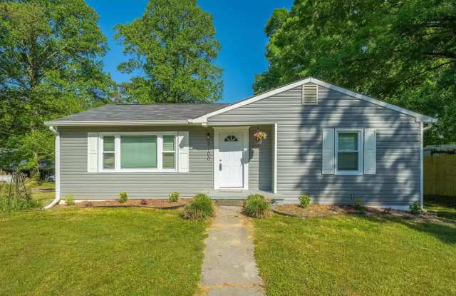3 bed / 1 bath - 2100 Wren Road, East Ridge, TN 37412
