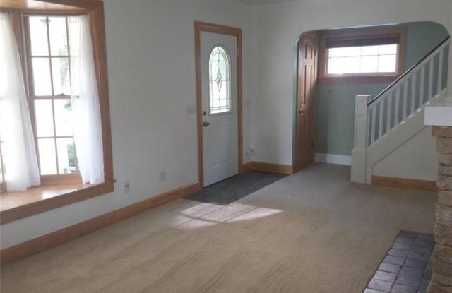 19529 Shoreland Avenue Gallery 4