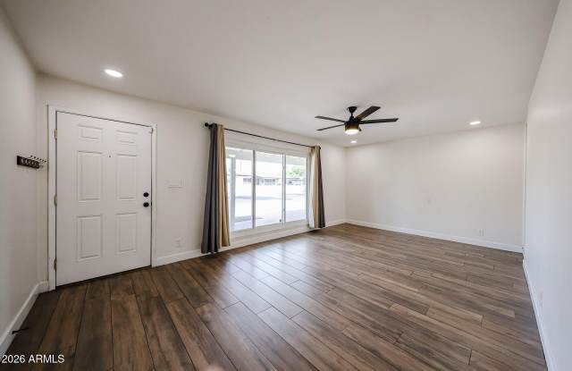 3813 W Meadowbrook Avenue Gallery 3