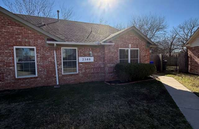 4 Bedroom - 2 bath duplex located near campus and State Highway 9 photos photos
