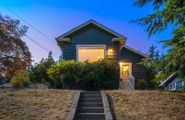 Updated 3-bedroom Bungalow Gallery 3