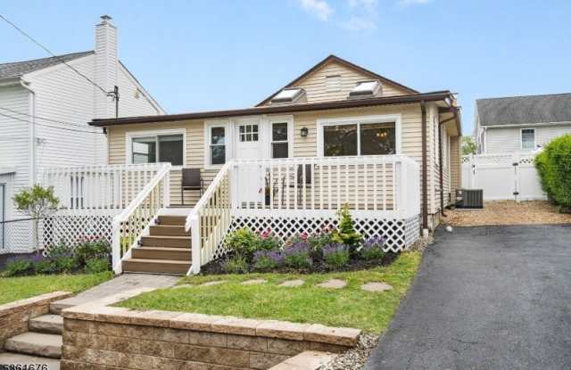 28 Willow St - 28 Willow Street, Mount Arlington, NJ 07856