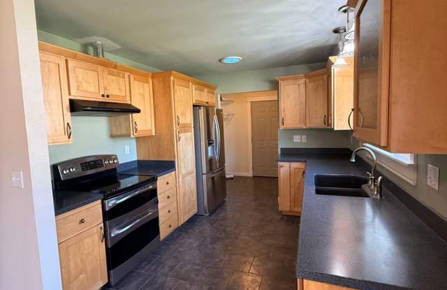 3 Bedroom 1.5 Bath with Garage Gallery 3