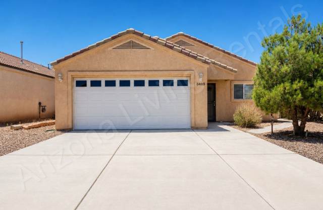 COOL SHADE, COZY LIVING, CONVENIENT LOCATION photos photos