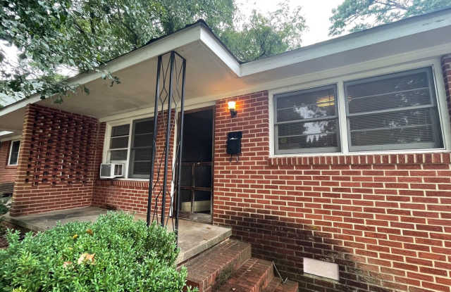 PRE-LEASING FOR AUGUST 2026! WALK TO CAMPUS! photos photos