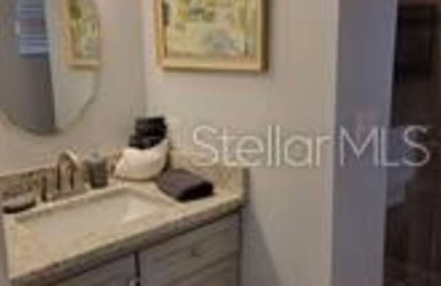 1370 GREENWAY Drive Gallery 4