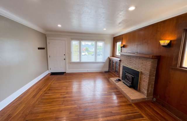 Charming Pet-Friendly Henderson Center 3/1 Home! Gallery 3