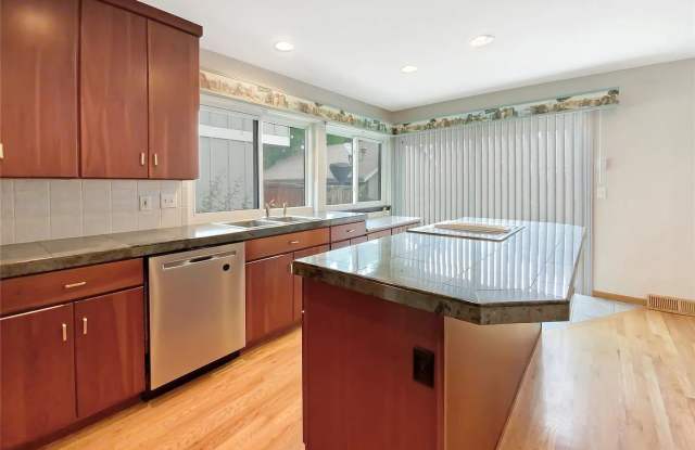 Spacious 4BR House in Arvada Gallery 4