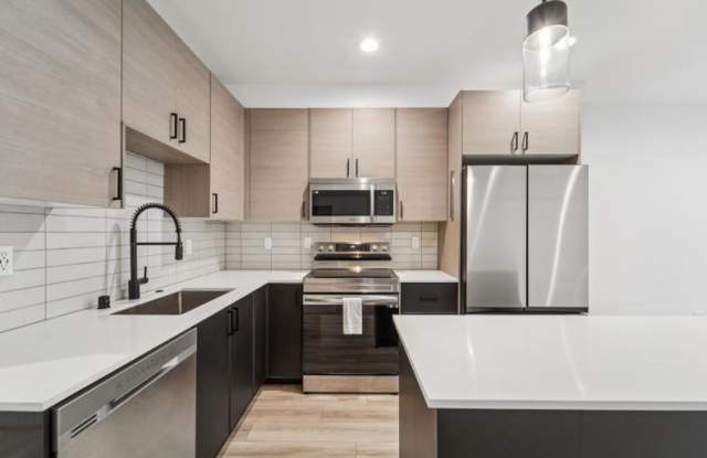 909 Hiawatha PL S #B photos photos