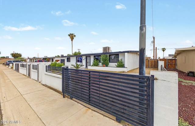 3815 N 50TH Drive Gallery 4