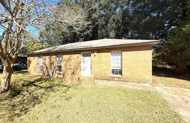 ** 3 Bed 2 Bath located off Woodley rd ** Call 334-366-9198 to schedule a self tour Gallery 1
