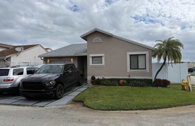 1041 SW 111th Ave photos photos