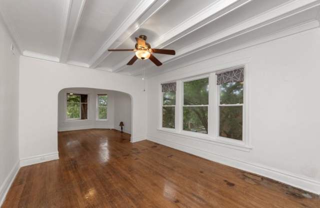 1353 W Catalpa Gallery 3