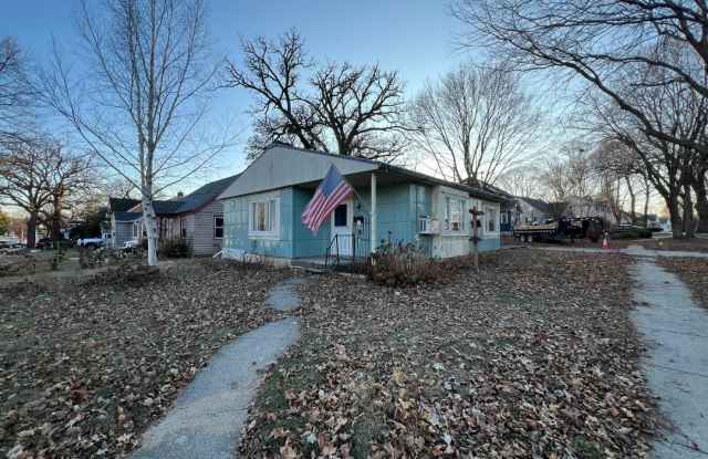 825 N Washington St - 825 North Washington Street, Janesville, WI 53548