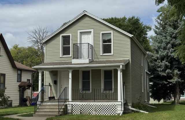 312 South Chestnut Avenue - Upper - 312 South Chestnut Avenue, Green Bay, WI 54303