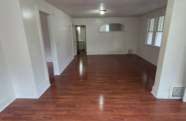 2 bedroom, 1 bath house Gallery 4