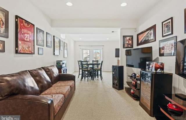 131 Claude Ct Se photos photos