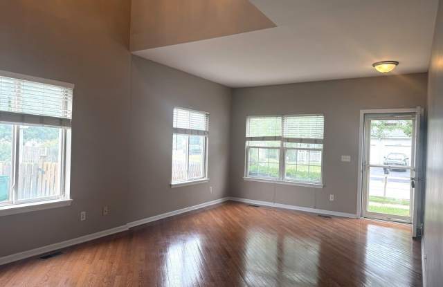21529 Franklin Circle Gallery 3