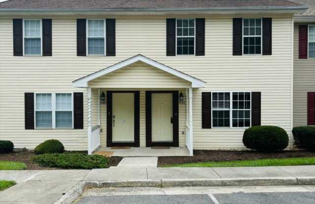 4 Bedroom 3 Bath with Den Townhouse Gallery 4