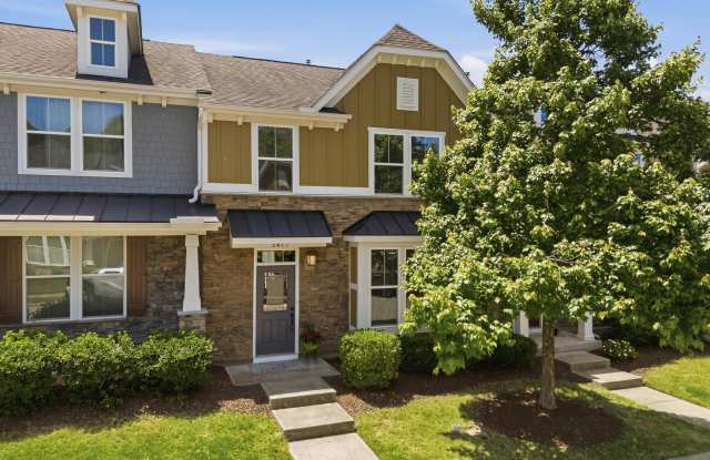 2417 Historic Circle Gallery 4