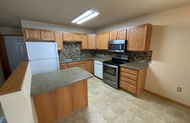 125 16th St S - 125 16th Street South, Fargo, ND 58103