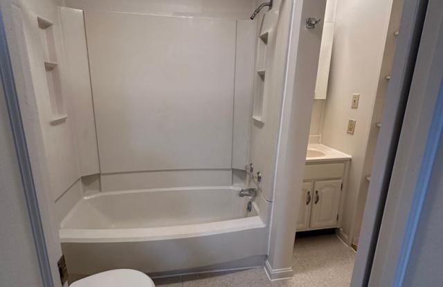 Spacious 1 First Floor 1 Bedroom 1 Bath Apartment Gallery 4