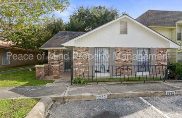 4932 Arbor Ridge Drive Gallery 2