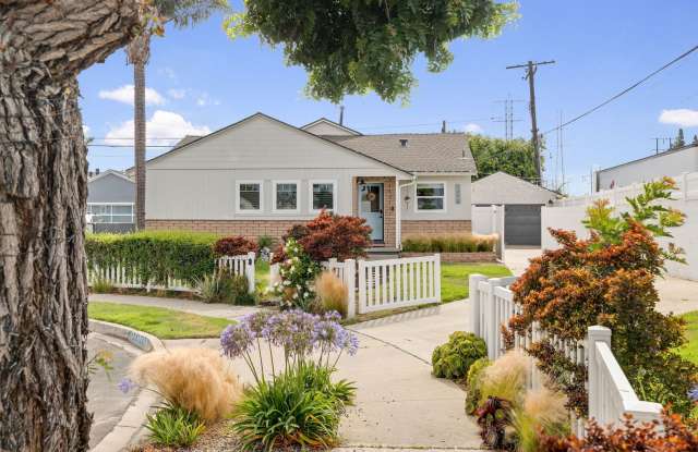 BEAUTIFULLY REMODELED, BRIGHT  AIRY, WEST TORRANCE HOME W/ HUGE GATED DRIVEWAY, DETACHED 2-CAR GARAGE, FRONT  REAR YARDS AT END OF CUL-DE-SAC STREET NEXT TO SHOPPING PLAZA  MINS TO BEACH! - 19125 Anza Avenue, Torrance, CA 90503
