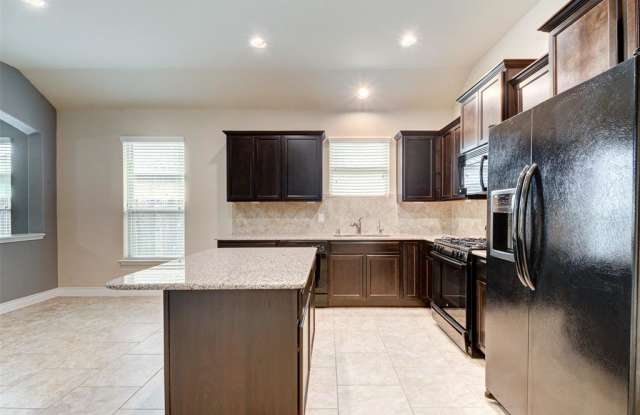 906 Fairway Drive Gallery 4