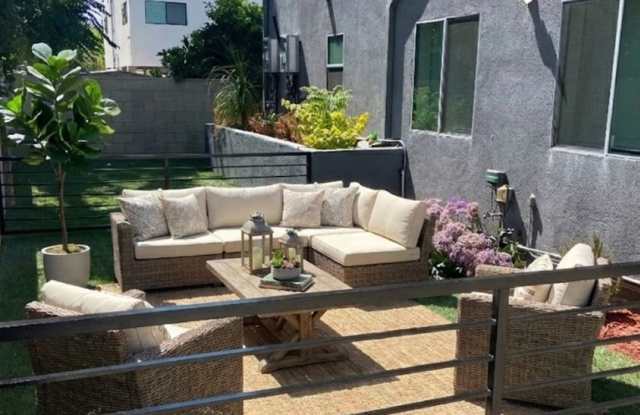 11514 Emelita St photos photos